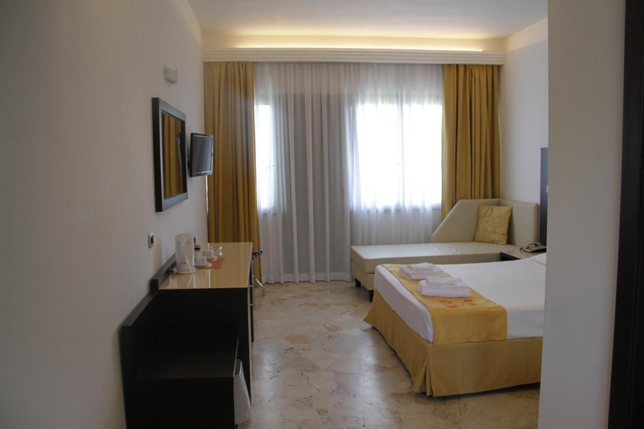Hotel Boomerang Roma Ла-Массимина-Касал-Лумброзо Экстерьер фото